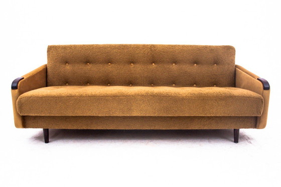 Image 1 of Gelbes Bouclé-Sofa aus der Mitte des Jahrhunderts, Dänemark, 1960er Jahre.