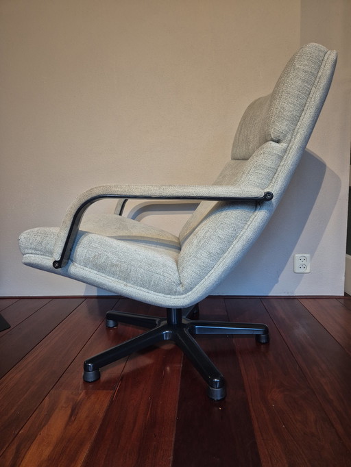 Poltrona girevole Artifort F141