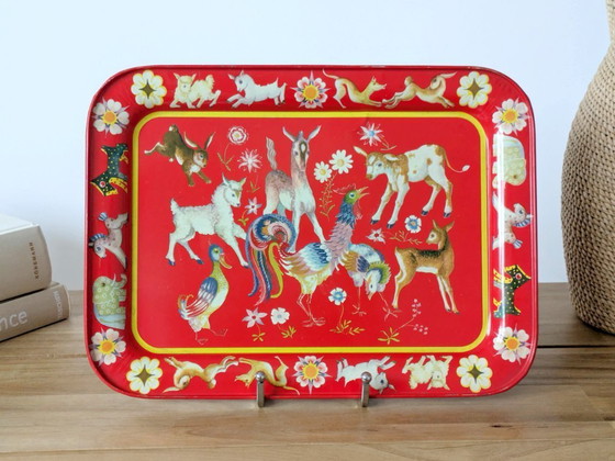 Image 1 of Bandeja de hojalata roja de mediados de siglo | Estilo de arte popular escandinavo | Decoración navideña