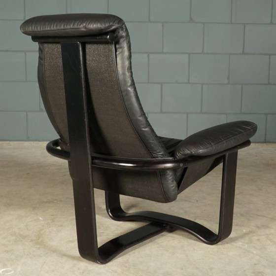 Fauteuil lounge vintage « Manta » – Ingmar Relling – Westnofa – 1970 – Wood, Leather (photo 4 of 15)