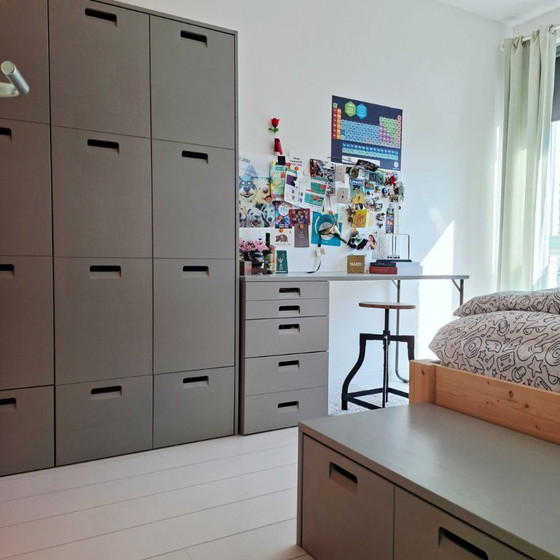 Image 1 of Complete en zeer nette VT Wonen Junior collectie slaapkamermeubels (kledingkast, bureau, kruk en lage kast)