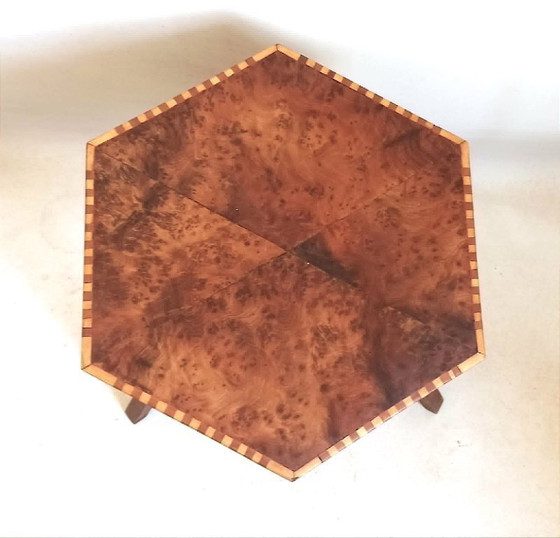 Image 1 of Mesa auxiliar trípode octogonal, década de 1960, altura 39 cm.