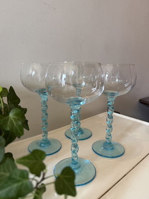 Juego de 4 copas de vino vintage con tallos retorcidos de color azul claro. – glazen karaffen, Crystal (photo 2 of 5)