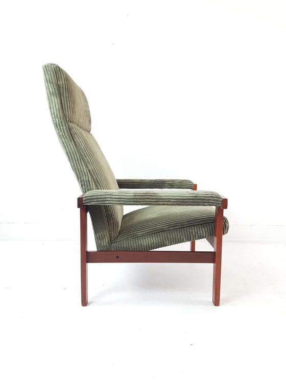 Image 1 of Fauteuil vintage danois tissu côtelé vert nouvellement tapissé