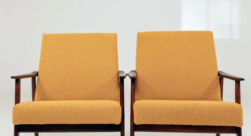 Pair of modern longue chairs yellow mustard bouclé 1970