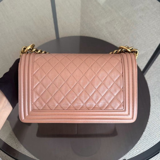 Image 1 of Chanel Boy Medium - 25 cm, cuir de veau matelassé, finitions dorées, collection 20