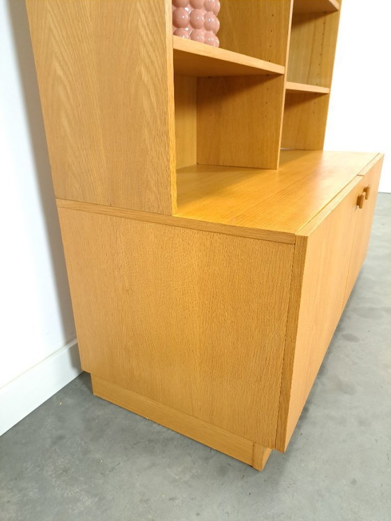 Image 1 of Hoge LP boekenkast met planken uit Zweden