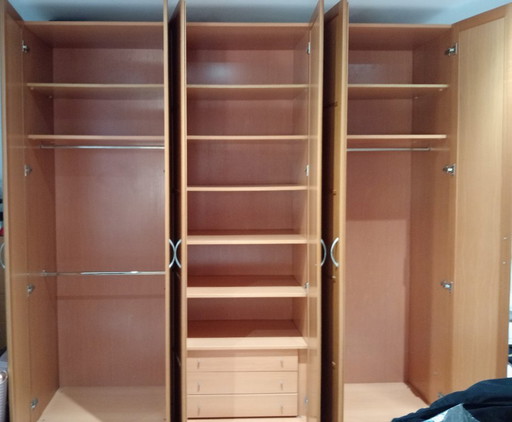 Großer 6-türiger Kleiderschrank