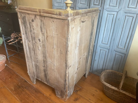 Image 1 of Eckschrank Küchenschrank aus dem 19. Jahrhundert mit gewölbten Türen