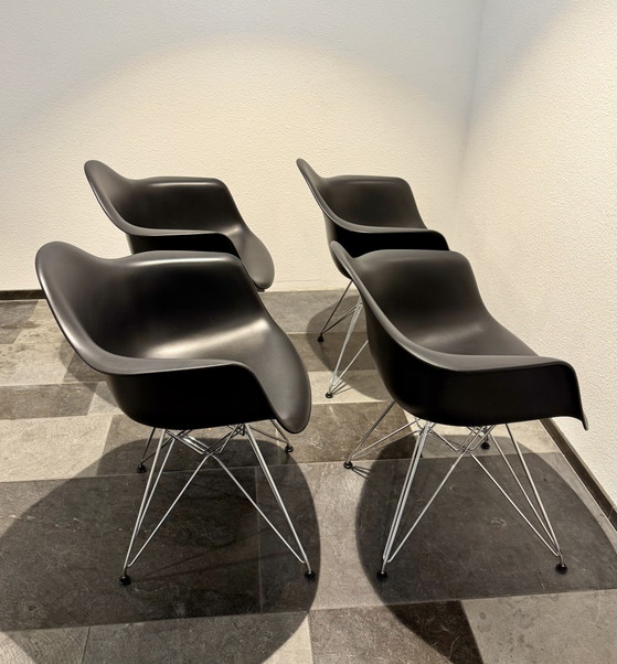4 chaises Vitra Eames DAR – Chaises de salle à manger, Metal, Plastic (photo 3 of 7)