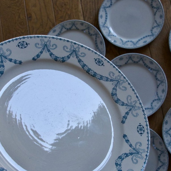 Image 1 of 9 grandi piatti piani antichi in pietra di ferro firmati Sarreguemines Juliana