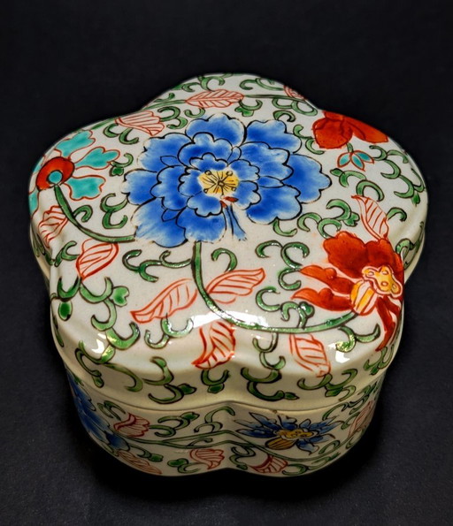 Scatola cinese in porcellana policroma – Jingdezhen – 中国景德镇制 – 1960 – decoratieve objecten, Porcelain