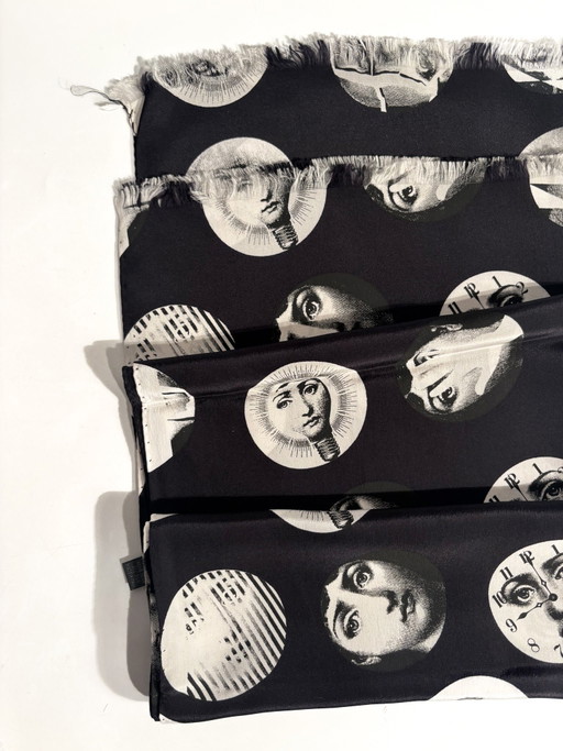 Seiden-Foulard-Schal „Faces of Lina“ von Piero Fornasetti, 1980er Jahre – decoratieve objecten, Silk (photo 2 of 10)