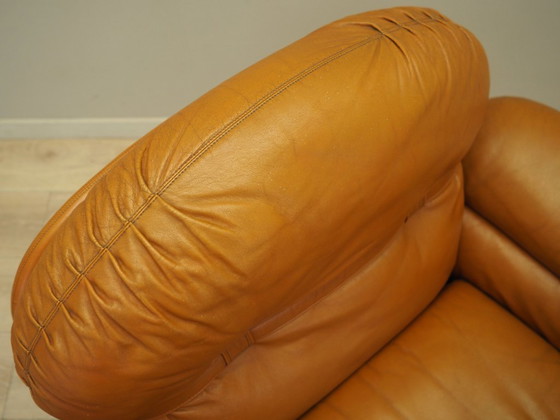 Image 1 of Fauteuil orange, design de l'âge de l'espace, années 1960, production : Italie