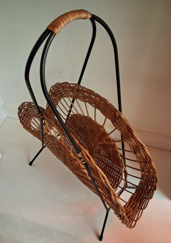 Image 1 of Zeitschriftenständer j60/70, rattanlackiertes schwarzes Metall.