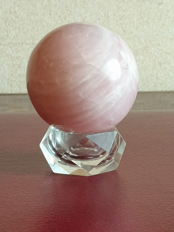 Image 1 of Sphère de quartz rose diamètre 6,5 cm poids 350 grammes