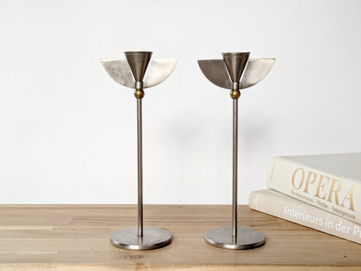 Paar postmoderne Kerzenhalter aus den 1980er Jahren | Edelstahl & Messing mit Flügeldesign