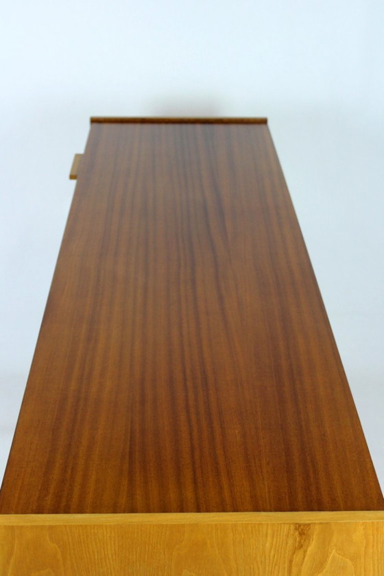 Credenza Mid-Century Modern restaurata in mogano e frassino di UP Zavody, anni '60 – Credenze, Wood (photo 16 of 24)