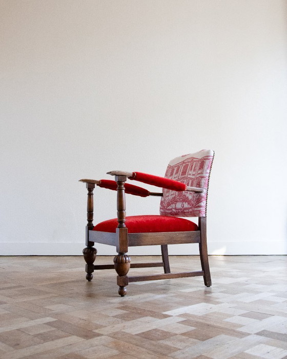 Image 1 of Fauteuil de style Louis XV – Velours mohair rouge – Imprimé café parisien