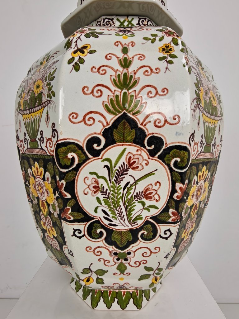 Makkum Tichelaar lidded jar, hand-painted porcelain – NL | €400