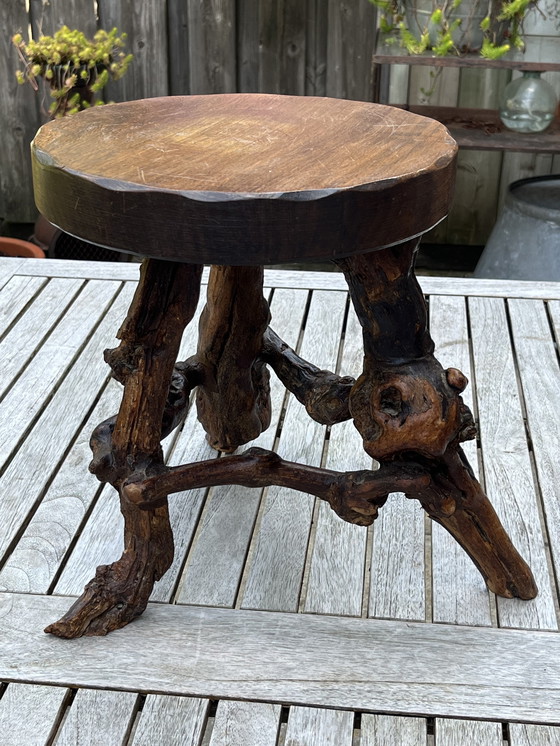 Image 1 of Sgabello brutalista francese a forma di carota d'uva, 1950 ca.