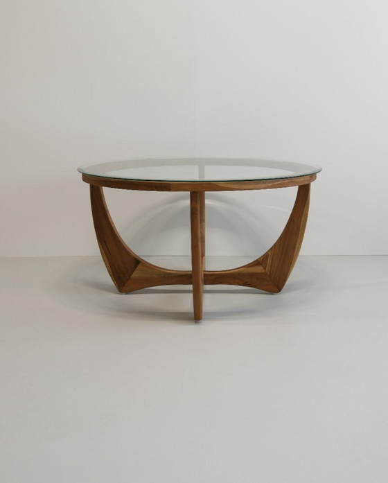 Image 1 of Handgefertigter Esstisch aus massivem Teakholz mit Glasplatte