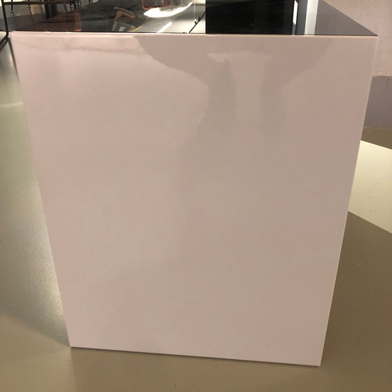 Image 1 of Minotti Waves bijzettafel