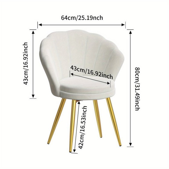 Image 1 of Elegante poltrona Swan in velluto con gambe in metallo dorato