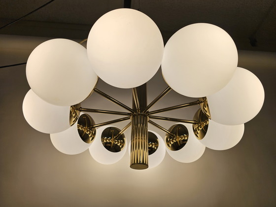 Image 1 of Kaiser Leuchten Pendelleuchte mit 10 milchig-weißen Glaskugeln und Messingfassung