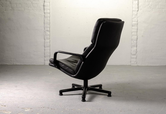 Nederlandse design draaibare loungestoel van zwart leer, F-serie, ontworpen door Geoffrey Harcourt voor (photo 8 of 13)