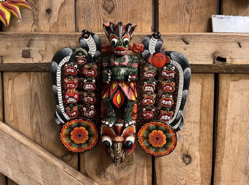 Traditionellen Raksha-Masken/Kobradämon-Maske