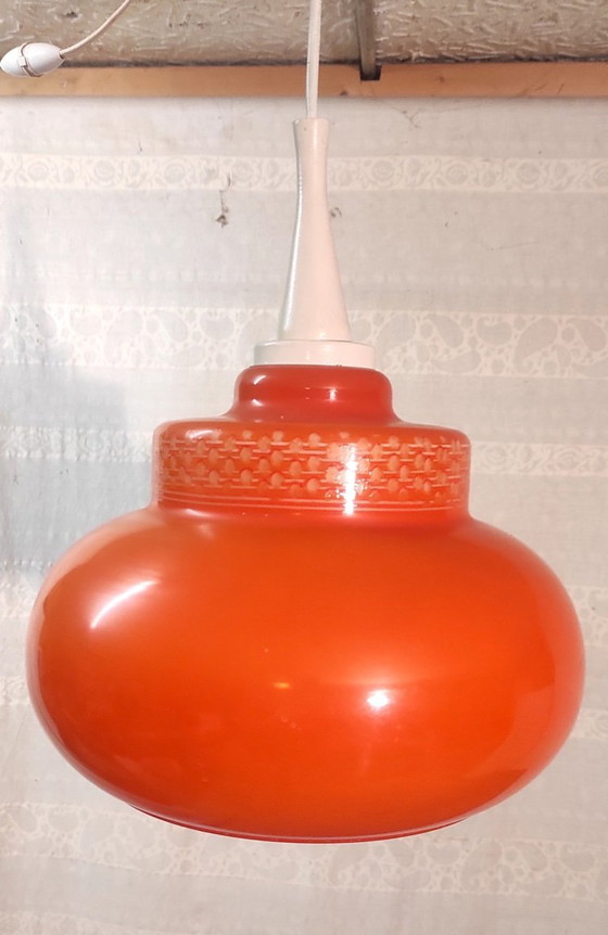 Image 1 of Skandinavische Pendelleuchte aus orangefarbenem Opalglas – 1960er/70er Jahre