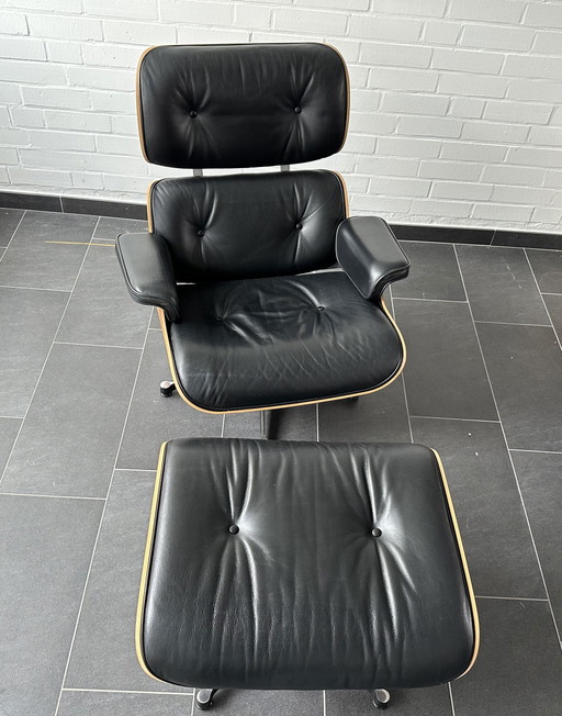 Vintra Lounge Chair XL with ottoman