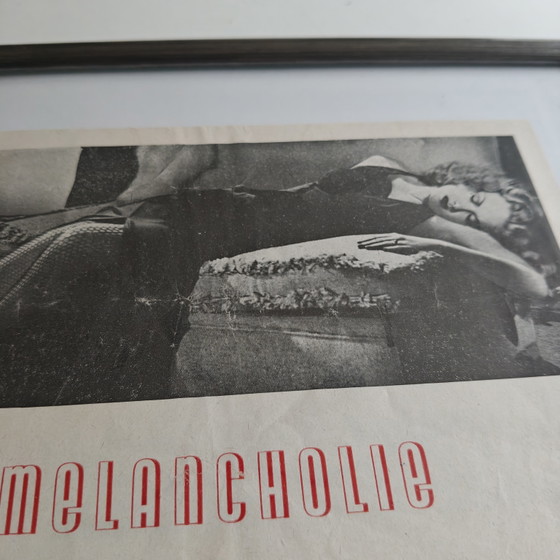 Image 1 of Originele vintage pagina uit het tijdschrift "Melancholie" – Authentieke redactionele kunst uit de jaren 50 – Ingelijst