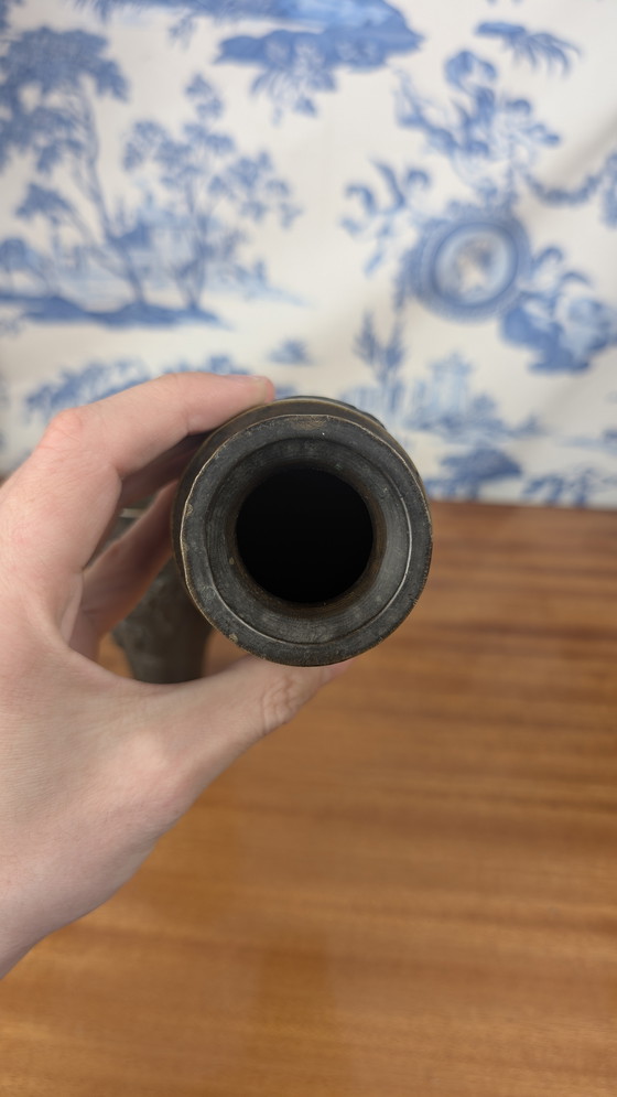 Image 1 of Coppia di vasi giapponesi in bronzo con uccelli in bassorilievo Periodo Meiji (1868-1912)