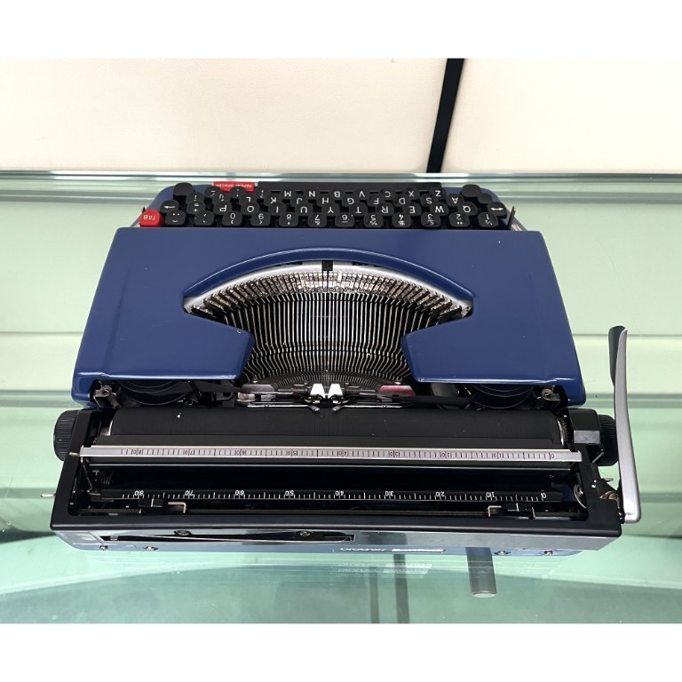 Brother Deluxe 250TR Blue 1970s Typewriter | Decorative Objects