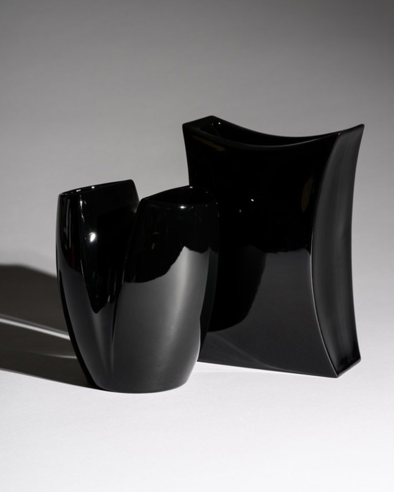 Image 1 of Duo van zwarte porseleinen vazen, Jan van der Vaart & Platt & Young voor Rosenthal, jaren 80.