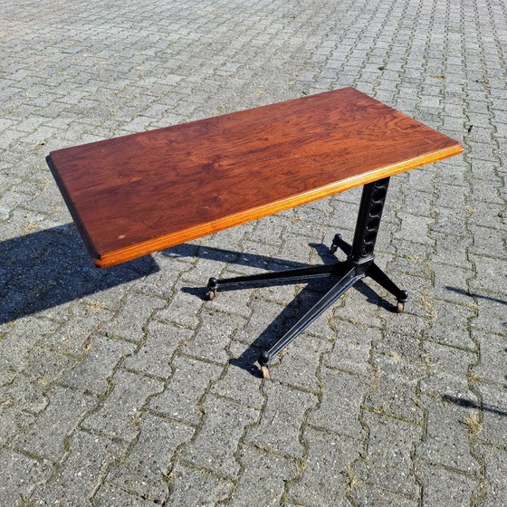 Image 1 of Tavolo industriale antico - Legno e metallo - Altezza regolabile