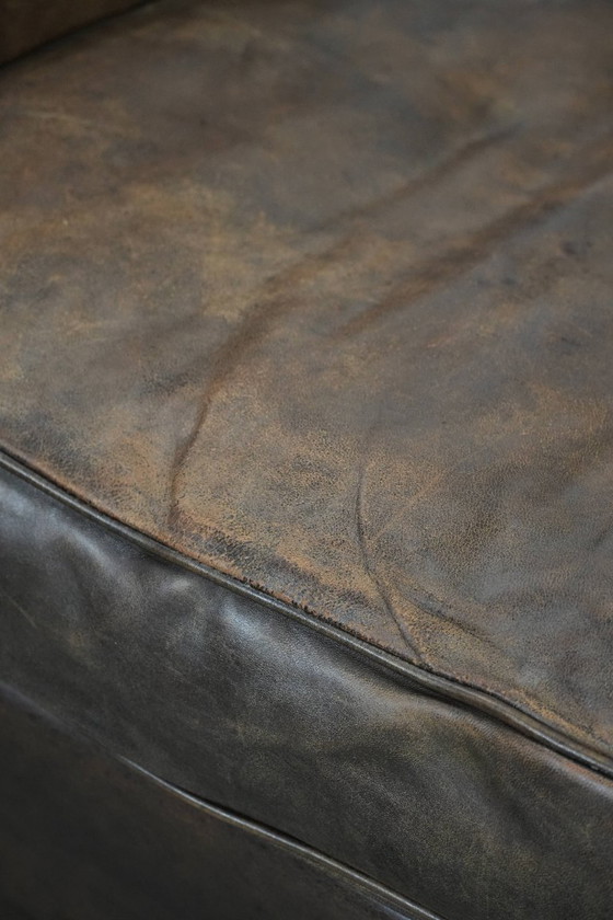 Image 1 of Poltrona in pelle di pecora dal design elegante e dalle belle forme rotonde