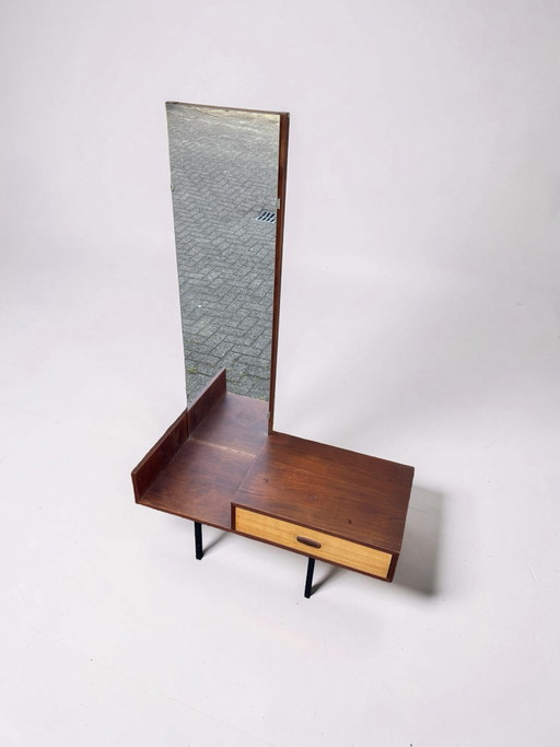 Vintage kaptafel of halmeubel