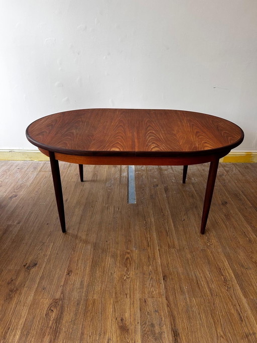 Midcentury teakhouten G-Plan ovale uitschuifbare eettafel 1960
