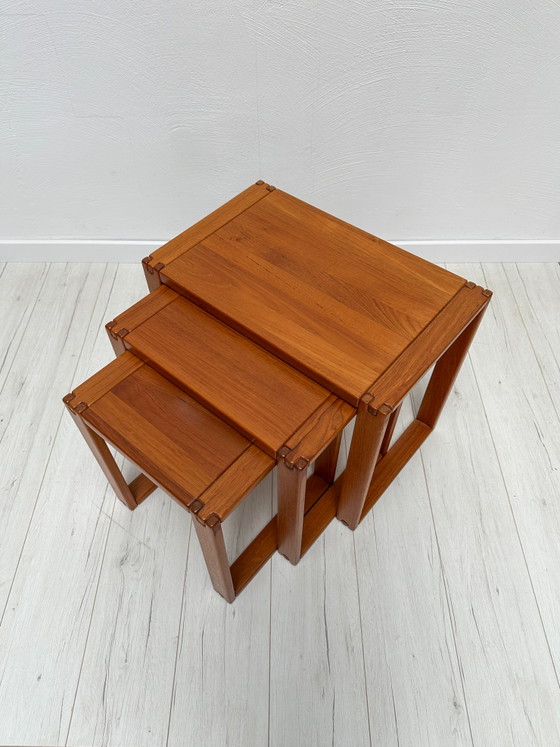 Image 1 of Tavolini da caffè impilabili in teak, stile vintage danese di metà secolo, anni '70 - Set di 3