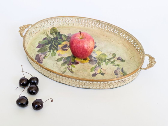 Vassoio ovale in metallo con decorazione decoupage di viole del pensiero viola e gialle – Oggetti decorativi (photo 4 of 14)
