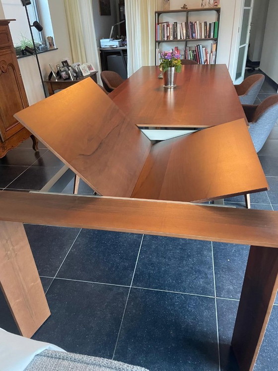 Image 1 of Tafel notenhout