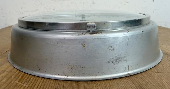 Image 1 of Reloj de pared industrial francés gris de Vedette, años 50