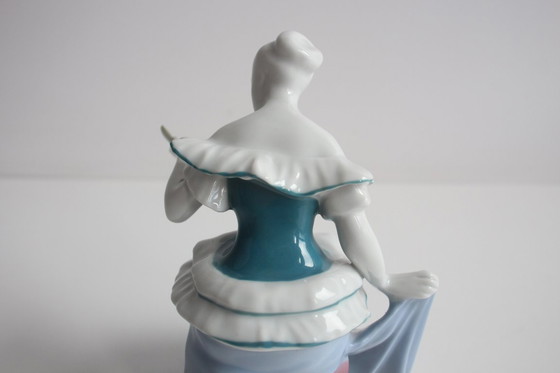 Image 1 of Statuetta di donna in porcellana vintage di Royal Dux, Boemia, anni '60.