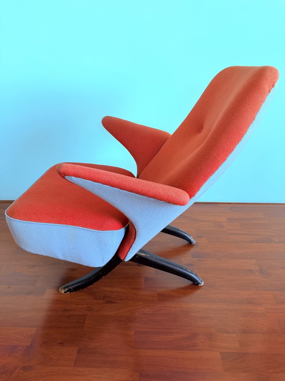 Artifort Pinguin Armchair – Wood, Cotton (photo 4 of 5)