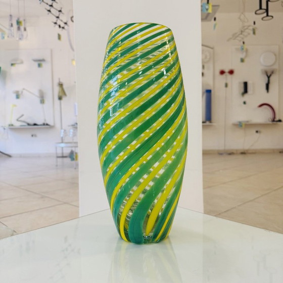 Murano glazen vaas 38 cm, vintage design met groene en gele banden, Venini-stijl – Decoratieve objecten (photo 4 of 6)