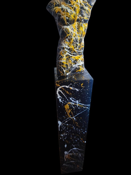 Image 1 of Skulptur auf Sockel | Von Șuțu Adrian | SutuDesigns