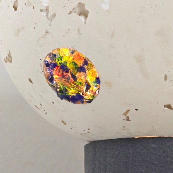 Image 1 of Vintage tafellamp uit de jaren 70 in de stijl van een ruimteschip met UFO's en planeten, gemaakt van gips en glas.